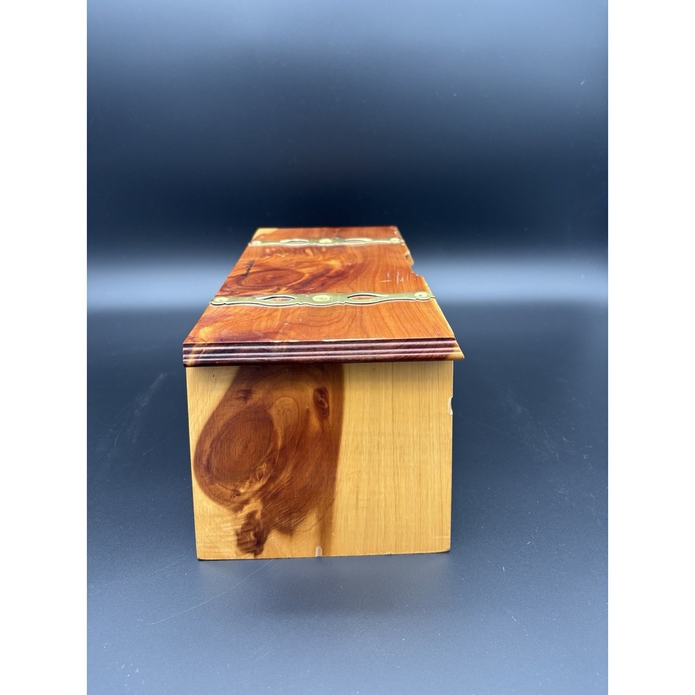 Vintage Cedar Wood Box Wisconsin Dells Souvenir Keepsake Trinket Chest Art Deco - Picture 8 of 13